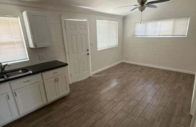 2308 N 28TH Place Gallery 2
