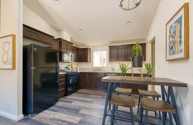 Remodeled Modern 3 Bed/2 Bath National City-Move in Promotion! Gallery 4