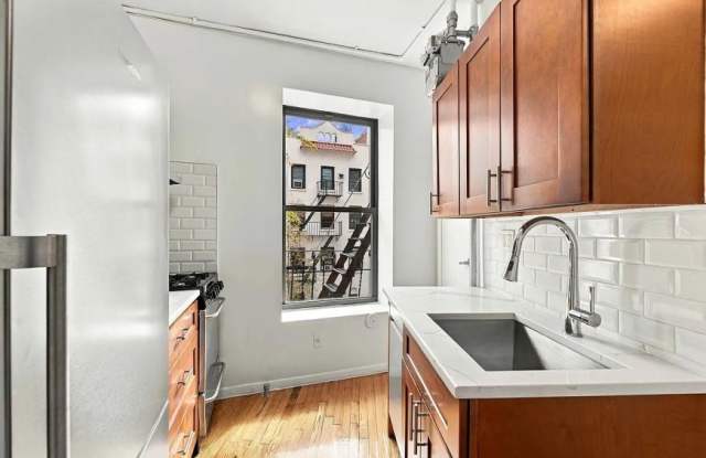117 Perry Street Gallery 4