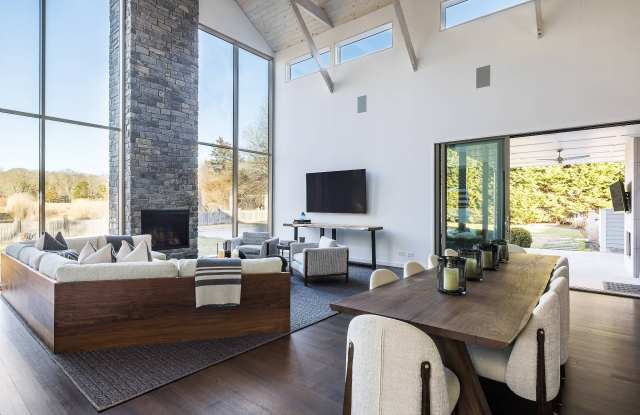 9 Roberts Lane Gallery 3