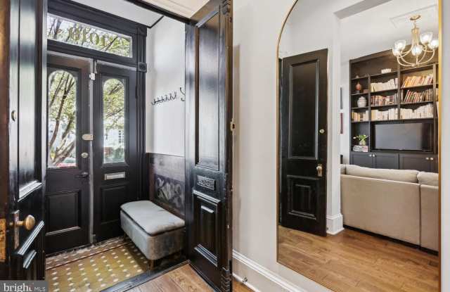 1019 INDEPENDENCE AVENUE SE photos photos