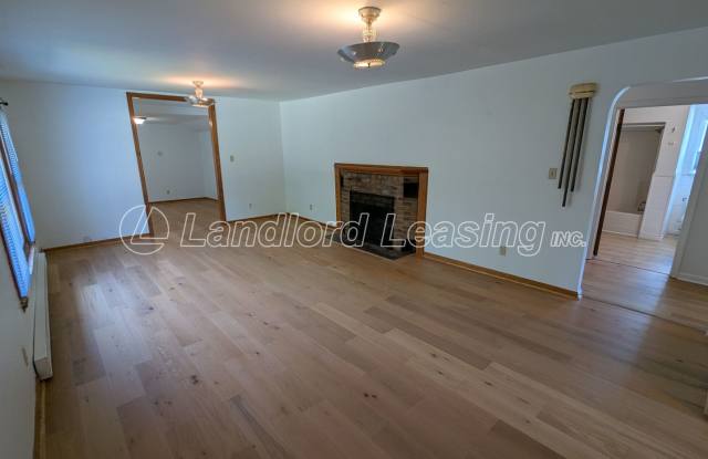 Country Living Spacious Ranch Duplex with 2.5-Car Garage! Gallery 4