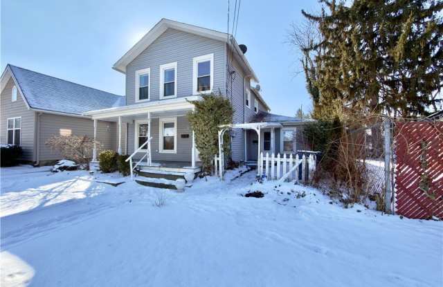 142 1/2 Beaver Court - 142 1/2 Beaver Court, Amherst, OH 44001