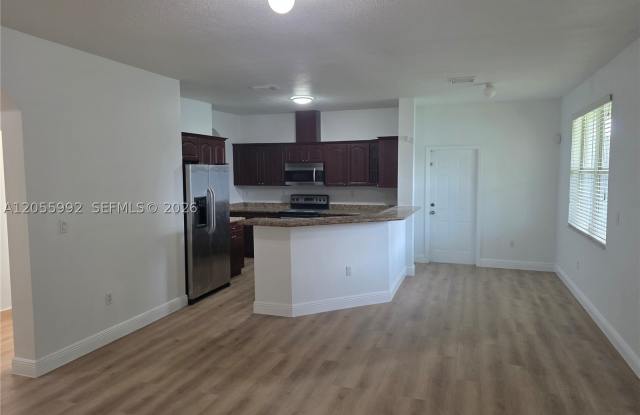 12745 SW 204th Ln Gallery 4