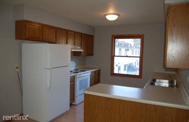 908 N Dodge St Gallery 3