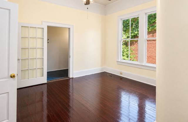 312A North Jefferson Street Northeast Gallery 4