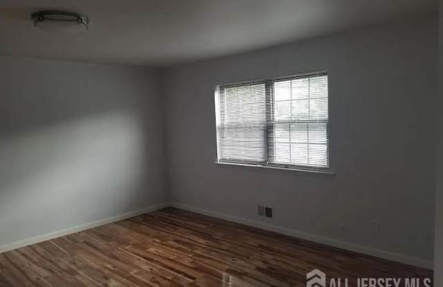 804 Maple Hill Drive Gallery 2