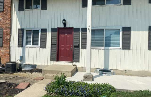 Large 2 Bedroom Townhouse with Basement Gallery 2