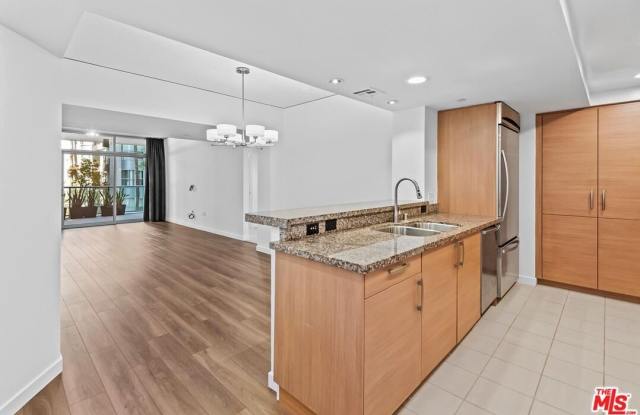 13650 MARINA POINTE Dr Gallery 1