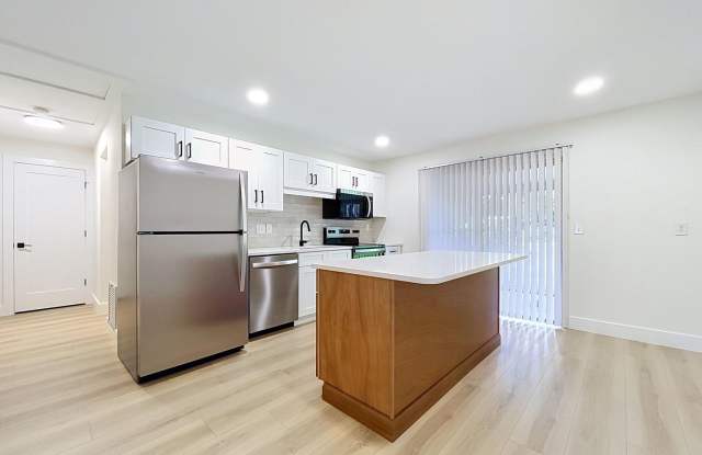 ***Open House Friday 9/18 @ 11am-1pm*** Fully Renovated 2BR/1BA Home in North Lakeland photos photos