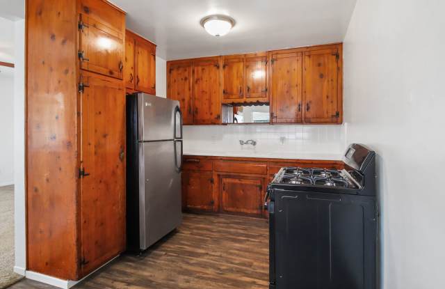 Ocean Beach/Point Loma: 2 BR in Ideal Location w/ 2 Parking Spaces Gallery 4
