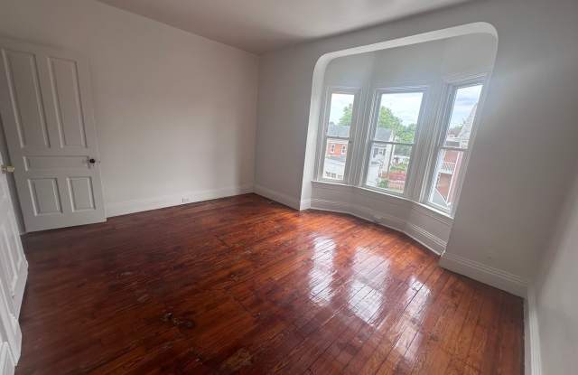 Spacious 5 Bedroom with Off Street Parking photos photos