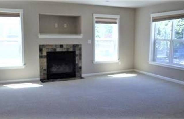 17518 12th Avenue Northeast - AUnit A Gallery 2