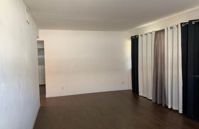 17638 Los Alimos Street Gallery 4
