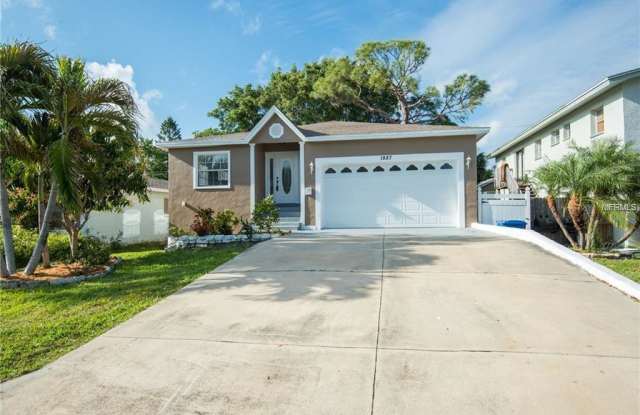 1887 NEW HAMPSHIRE AVENUE NE - 1887 New Hampshire Avenue Northeast, St. Petersburg, FL 33703