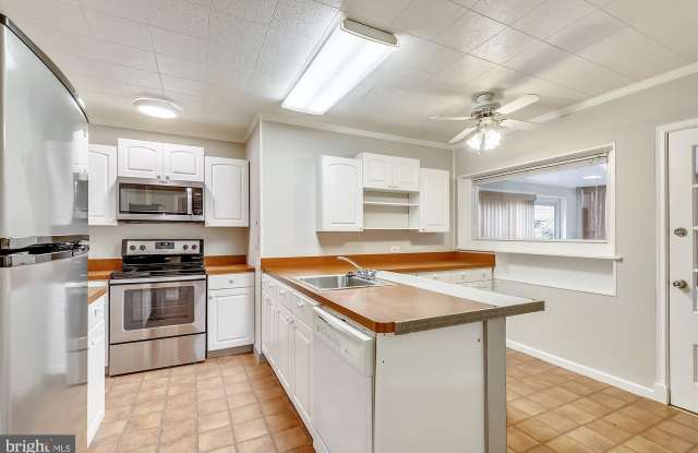 3503 E W Gallery 4