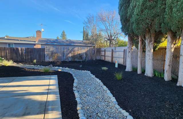 Beautiful 3 Bedroom 2 Bathroom Home in Greenhaven Gallery 4