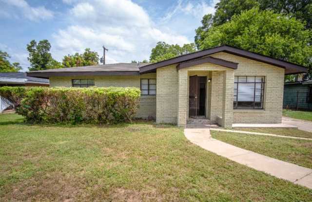 Perfect Property Near Downtown Gallery 3