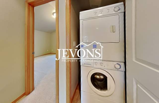 Move-in Special: $500 Off First Month's Rent - Charming two-story condo with two master suites - Pet Friendly! Gallery 4