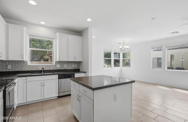 14870 W ENCANTO Boulevard Gallery 3