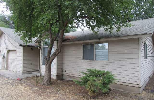 2 Bedroom Duplex Near Library - Water/Sewer Included! Available Mid-October! photos photos