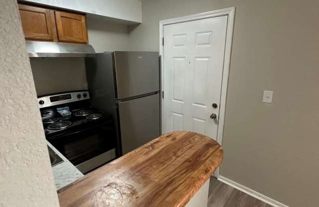 Charming Condo in the City! Gallery 4