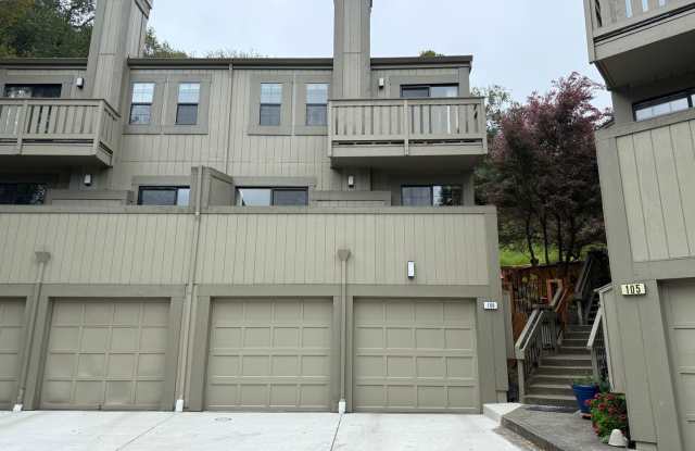 LARGE TWO BEDROOM TWO AND HALF BATH, QUAIL HOLLOW TOWNHOUSE, SHORT TERM RENTAL AVAILABLE TO 02-28-2026 photos photos