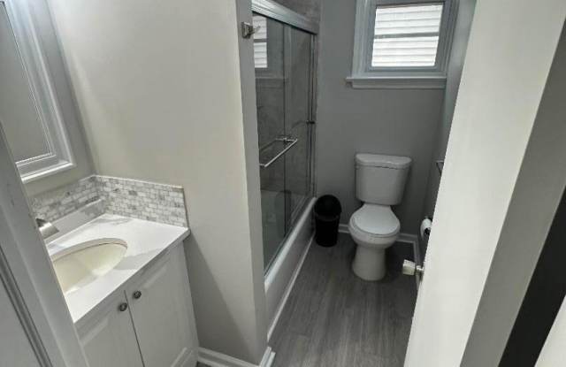 255 E 16Th St photos photos