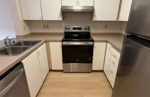2 BEDROOM KIRKLAND TOWNHOME | 1/2 OFF 1ST MONTHS RENT Gallery 4