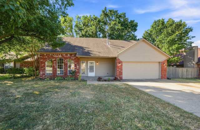 Well-maintained 3-bedroom, 2-bathroom home in Broken Arrow's desirable Silvertree neighborhood photos photos