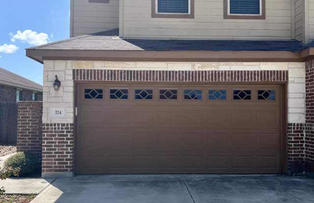 374 Creekside Curve New Braunfels, TX. 78130 - 1 photos photos