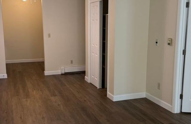 Recently Remodeled 2 Bed 1 Bath Lakeside Dr Condo Gallery 1