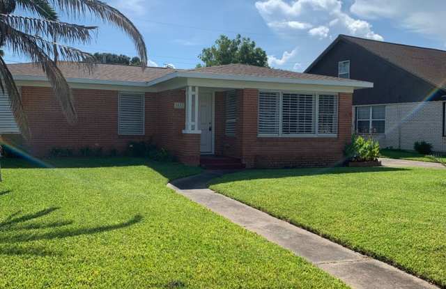 Lovely 2 beds/2 baths for rent - 1611 Campbell Lane, Galveston, TX 77551