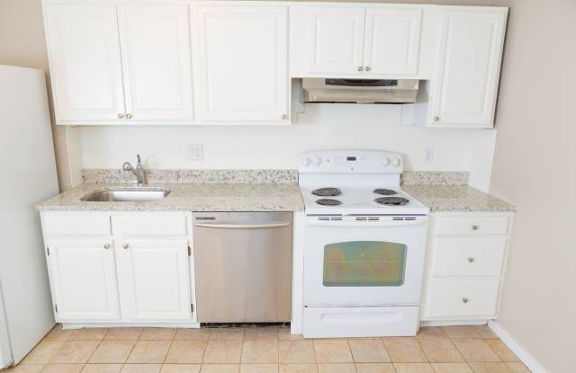 Amazing 3 bed Townhome style in Eastie..... photos photos