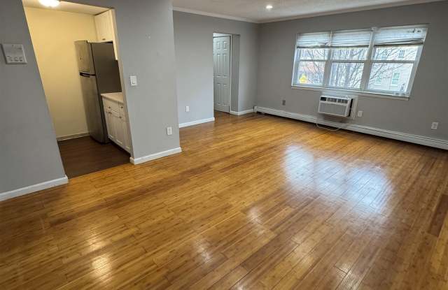 210 BERGENLINE AVE - 210 Bergenline Avenue, Union City, NJ 07087