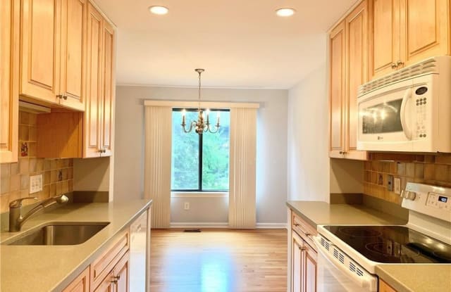 81 Courtland Avenue - 81 Courtland Avenue, Stamford, CT 06902