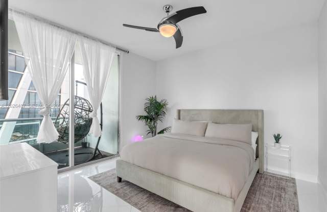 900 Biscayne Boulevard Gallery 4