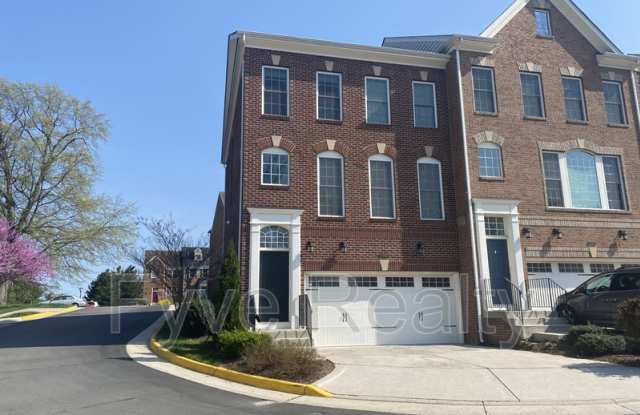 2098 Hutchison Grove Ct - 2098 Hutchison Grove Court, Idylwood, VA 22043