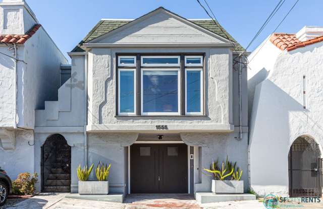 Sunset: Single-Family Home w/ Family Room, Spacious Yard, and Two-Car Parking near N-Judah Gallery 1
