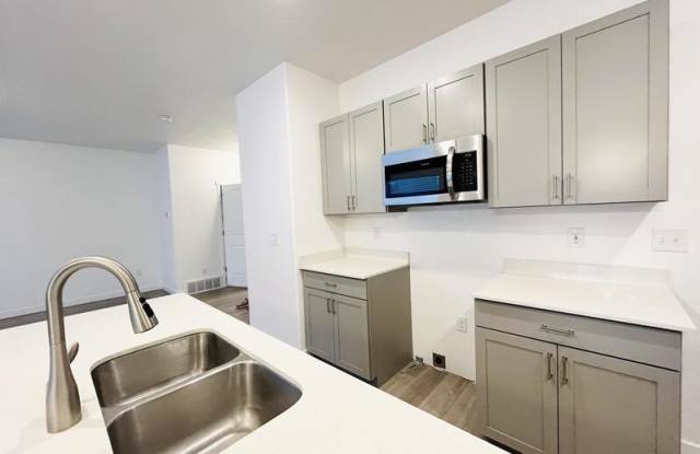 14842 S Messi St Gallery 4