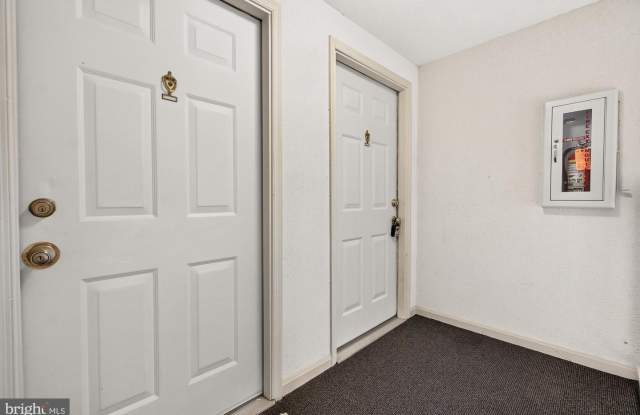 20208 SHIPLEY TER #302 Gallery 4
