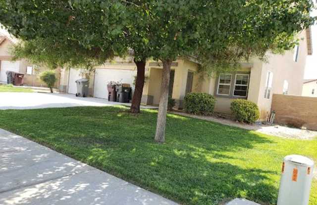 Beautiful fully remodeled home with extra loft! Gallery 3