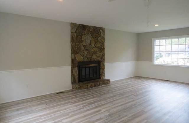 105 Honeysuckle Lane Gallery 2