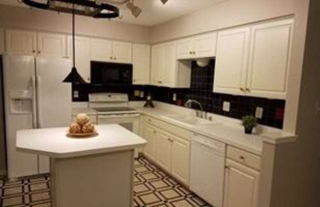 7454 GADSBY SQUARE Gallery 3