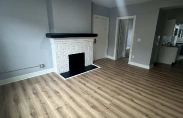 2654 North Moreland Boulevard - 34 photos photos