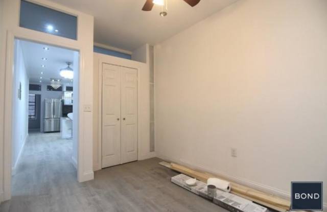 818 Manhattan Avenue Gallery 3