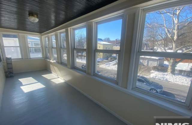 133 Willowdale Avenue Gallery 4