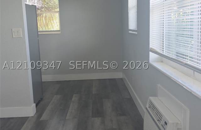 3128 SW 12th Pl Gallery 3
