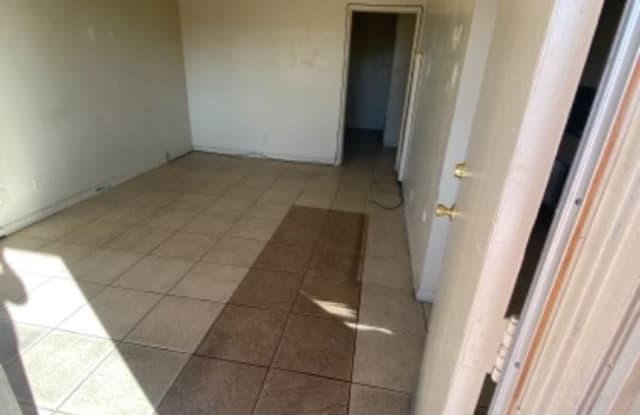 6128 Woodward Ave b - 6128 Woodward Avenue, Maywood, CA 90270