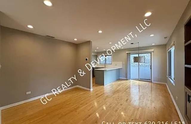 220 Des Plaines St Gallery 1